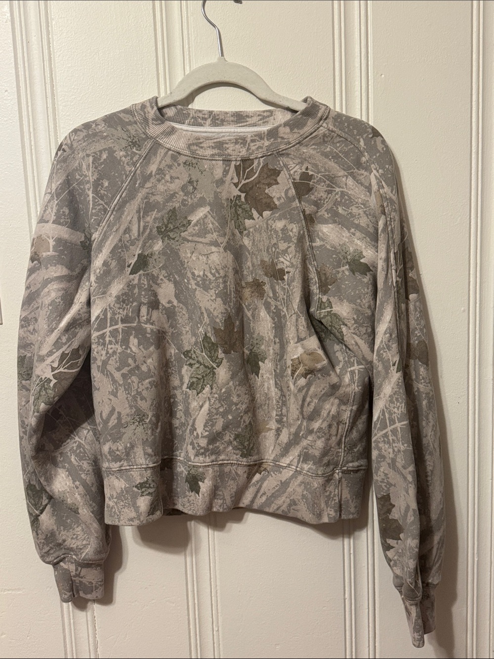 Abercrombie & Fitch Light Gray Leaf Print Crewneck Sweatshirt